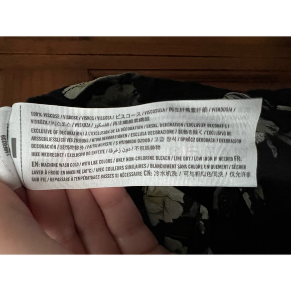 Abercrombie & Fitch Women's Floral Print Tie Front Blouse Top Black White Size M - Picture 7 of 7